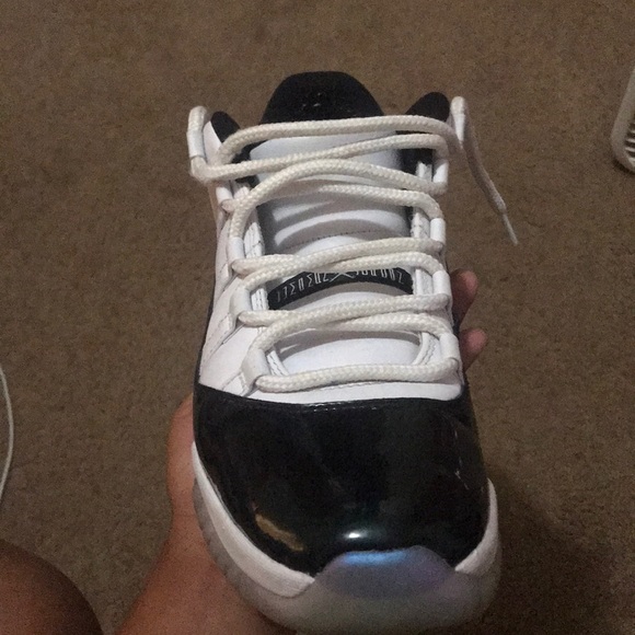 Jordon 11 lows Iridescent - Picture 3 of 8